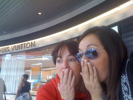 MARÍA TERESA Sifuentes y Tere Arreola Sifuentes, durante sus vacaciones en Los Ángeles, Cal.