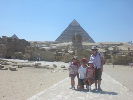 ÁNGELA García Castro y familia en su viaje por Egipto.