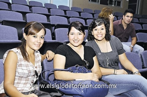18082011 Morales, Katy Saucedo y Paty Rojas.