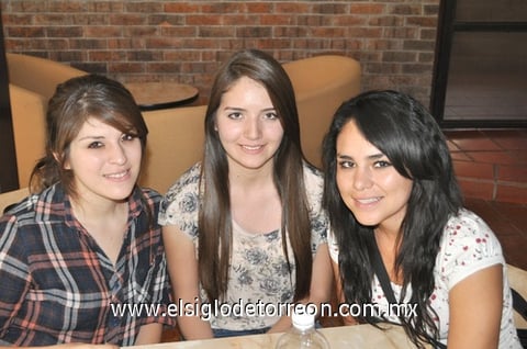 18082011  López, Fernanda Cabral y Mayra García.