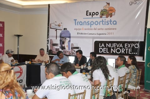 19082011 de ayer se llevó a cabo una rueda de prensa, con el fin de informar a cerca de una Expo Transportista, la cual busca promover al sector camionero de la Comarca Lagunera, para crear sinergia entre Cámaras, Gobierno e Iniciativa Privada.