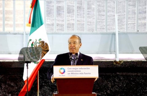 El presidente retomó las palabras de una alumna, quien le dijo que su trabajo debe ser muy difícil.