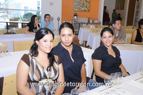 22082011  Cortez, Paty Jaik y Maty Cortez.