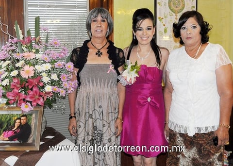 22082011  Issa, Karina Issa y María Elizabeth Reynoso.