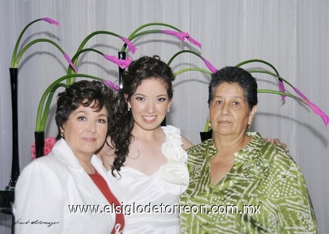 22082011  a la festejada estuvieron sus futuras cuñadas Mayela y Angélica Vélez, su futura suegra Sra. Tomasa Tabares, su mamá Sra. Julia Huerta, su hermana Sandra Ríos, su cuñada Karina Llanes y su hermana Fabiola Ríos.