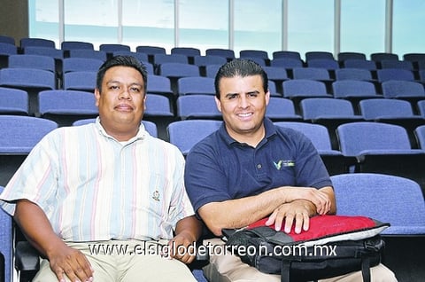 22082011 González y Manuel Armendáriz.