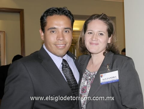 25082011  García y Alejandra Domínguez.