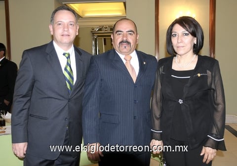 25082011  Simental, Jaime Valverde y Sra. Rivera.