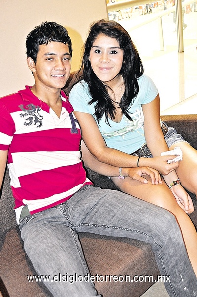 26082011  Chávez y Cassandra Carbajal.