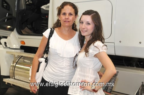 26082011  Martínez y María Eugenia de Martínez.