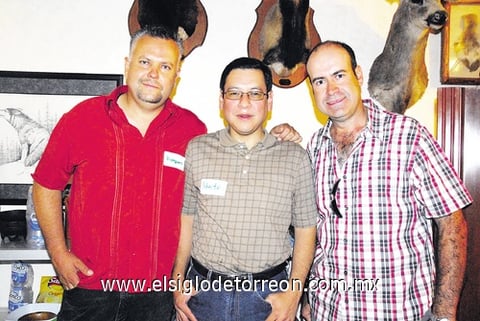 27082011  Orduña, Roberto Woo y Carlos Fernández.