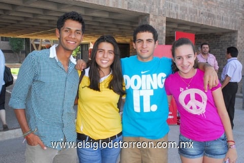 29082011  Caro, Jorge y Mayte.