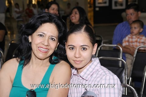 29082011  Hernández, Valeria Vázquez y Adriana Hernández.