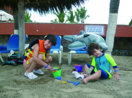 DANIELA y Romina Cruz Muñoz.