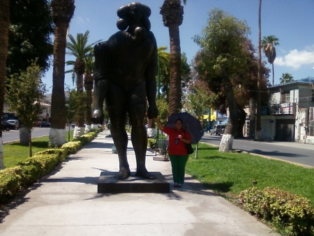 DE PASEO por la exposición de arte de José Luis Cuevas en calzada Colón de esta ciudad.