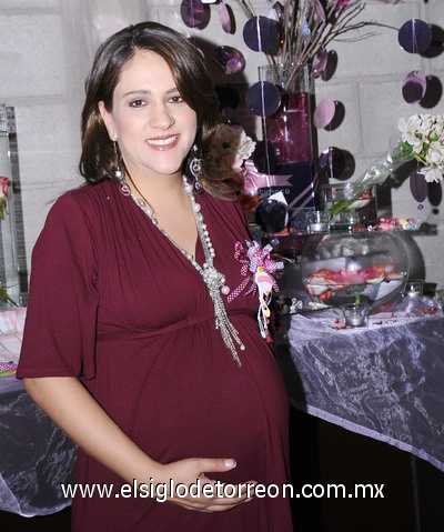 31082011 Valenzuela de Prado recibió alegre festejo de canastilla con motivo del cercano nacimiento de su bebita.