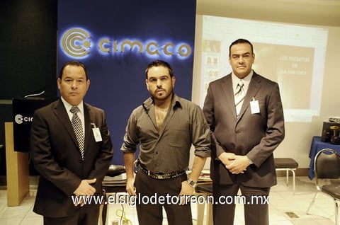 04092011  Correa, Roberto Irekany y Santiago Sánchez.