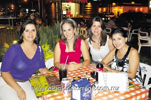 05092011  Lulú, Magaly y Gaby.