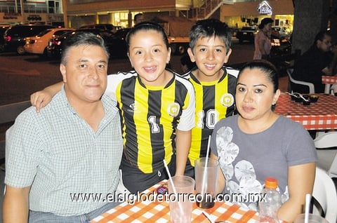 05092011 , Ale, Pepis y Michelle.
