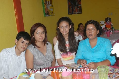 07092011  David, Sofía, América y Yolanda.