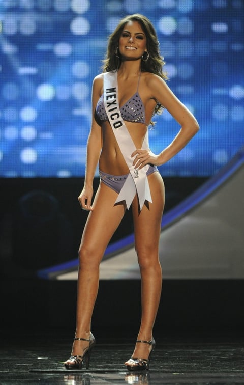 La Miss Universo 2010, Ximena Navarrete, asegura que la vida le cambió durante su reinado, pero este lunes entregará la corona a su sucesora.