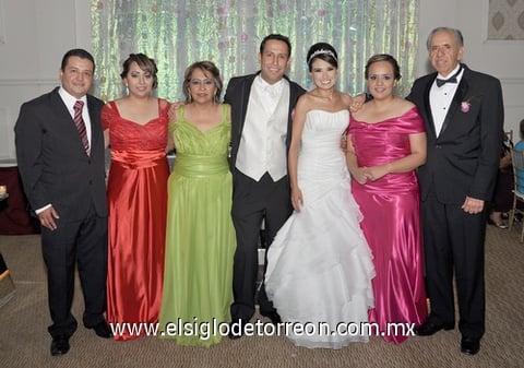 10092011  y amigos en la recepción de Brenda y Octavio.