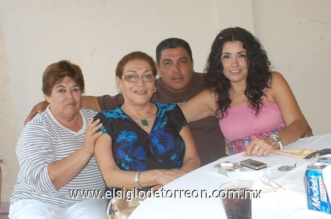 10092011  Ríos, Irma Villalobos, Queta de Huízar y Omar Huízar.