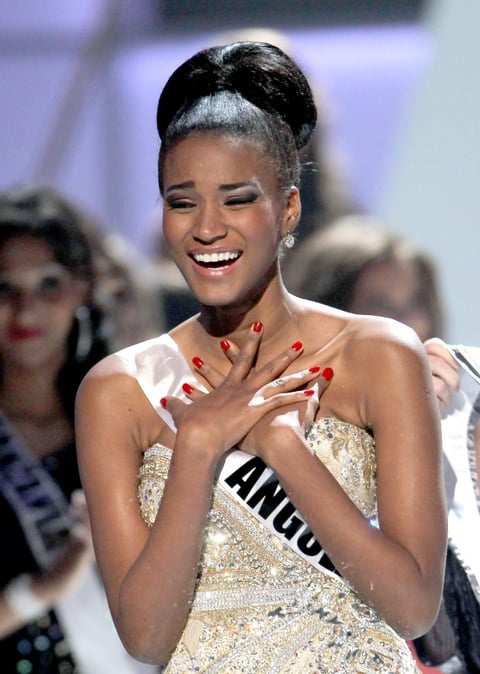 Fue tanta la emoción de Leila Lopes al ser coronada, que olvidó hacer su primer paseo como la nueva Miss Universo.