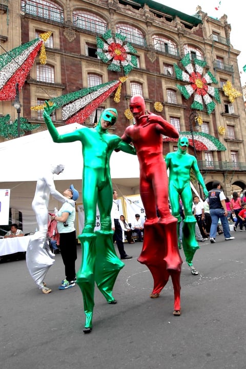 El Zócalo de la Ciudad de México se vistió de verde, blanco y rojo.