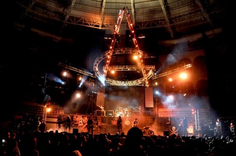 “La Guzmán”, junto al grupo Moderatto, se presentó en el Coliseo Centenario de Torreón para poner a rockear a todos los asistentes.