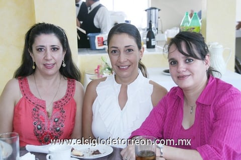 15092011 Cantú, Gabriela Vargas, Patricia Garza y el pequeño Diego Salgado.