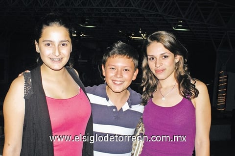 15092011  Elisa, Fernando y Mariana García.