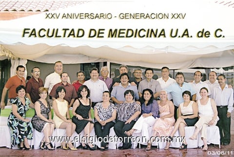 18092011 XXV de la Facultad de Medicina, de la Universidad Autónoma de Coahuila, festejó su XXV aniversario de haber egresado con alegre reunión.