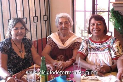 24092011  del Socorro Reza, Olga Cueto y María de los Ángeles Cueto.