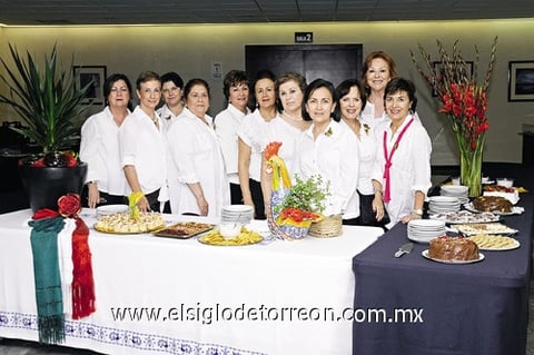 25092011 Grupo de anfitrionas de la Asamblea General de la Federación de Asociaciones y Clubes de Jardinería de Coahuila A. C.