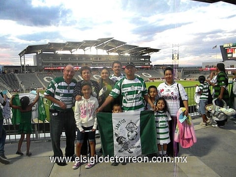 25092011 Rubio, Griselda Carreón, Yolanda Díaz, Anibal Carreón, Alex Rubio, Sonia de Rubio y los niños Jackeline Carreón, Andrés, Alex Jr. y Stefany Rubio, en el estadio 'Sporting Goods Park' en Denver, Colorado; presenciaron el juego de futbol entre Santos Laguna y Rapids de Colorado, dentro del Torneo de Campeones y Sub Campeones de la CONCACAF, el martes 13 de septiembre de 2011.