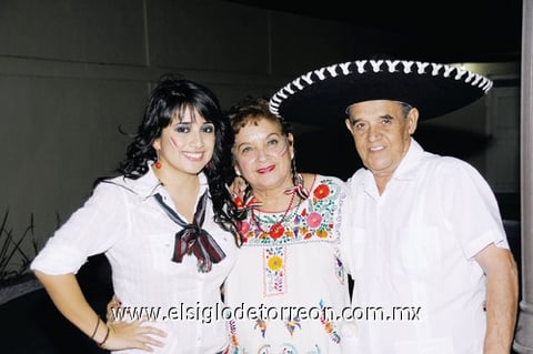 25092011  Muñoz, Martha de Muñoz y Fernando Muñoz.
