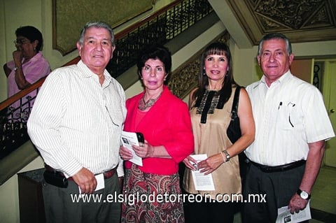 26092011 M. de Medina y Josefina O. de Moncayo.