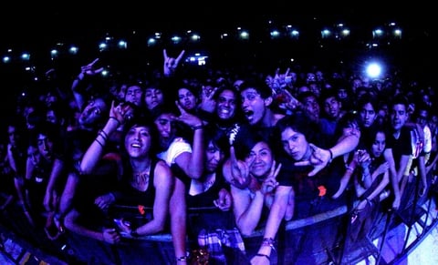 Los músicos 'intentaron construir una prisión' y lo lograron, con más de 15 mil 'presos hipnotizados', durante los 120 minutos que duro su concierto.