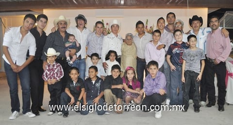 28092011 , nietos y bisnietos de doña Antonia Carrillo Soto.