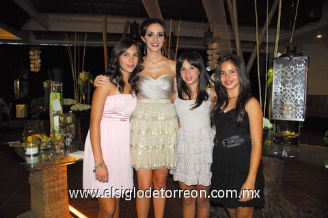29092011  en su festejo prenupcial junto a Valeria, Luisa y Daniela.