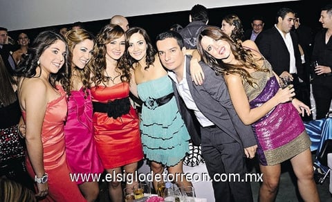 Mirna, Daniela, Daniela, Karen, Alejandro y Fátima.
