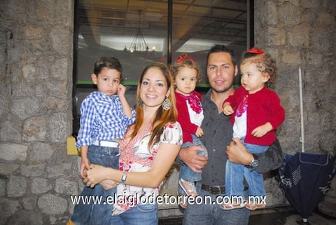 Familia Flores Zataráin.