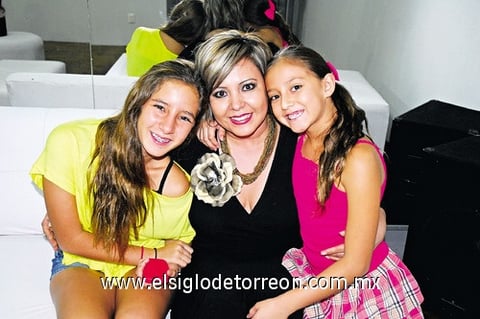 Alejandra, Liliana y Corina Campos.