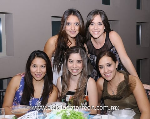 Charlotte, Lety, Ana Cristina, Adriana y Lorena.