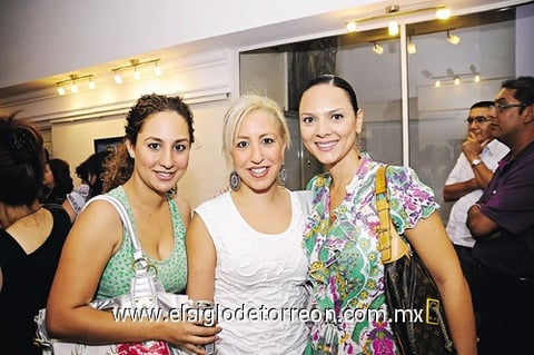 Tanya Mansur, Aída Mansur y Mónica López.