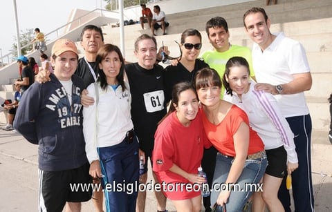 Manolo, Ricardo, Mayra, Jorge, Marcela, Lilo, Nardo, Mónica, Mariana y Selene.