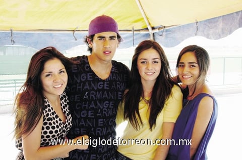 Cristina González, Othon Borrego, Marisofi Cervantes y Danaet Cadena.