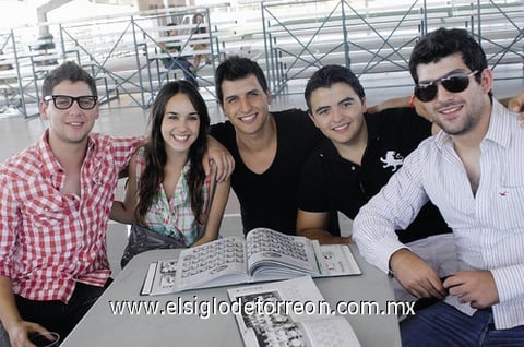 Charly, Karla, Luis, Roberto y Benjamín.