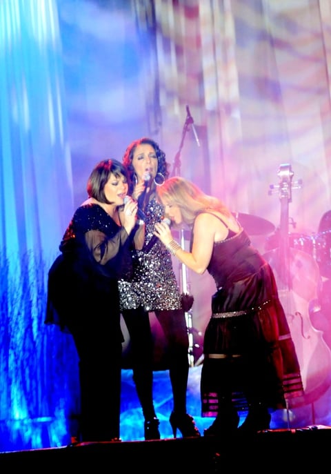 Pandora cerró con broche de oro el concierto con la entonacion de una de sus canciones más emblemáticas, a la que ellas nombran 'la reina de nuestra trayectoria': Cómo te Va mi Amor, la cual entre las voces de las cantantes y los asistentes cimbró al Coliseo Centenario.
